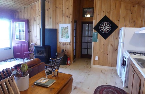 Charleston House | Lakefront cottage on Echo Lake