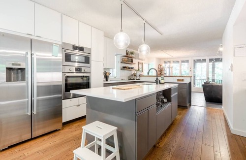 Pocono Pines Cottage | Lakefront cottage with a private beach and dock