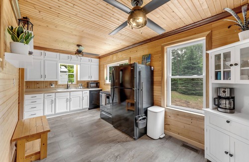 Barryton Cottage | Lakefront Cottage w/AC, King Beds, High Speed WiFi & Sandy Beach