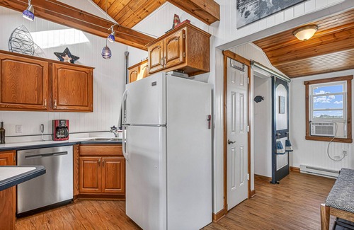 Hingham House | Lakefront Cottage with kayaks, paddleboat, aqua mat, & BIG deck close to Elkhart