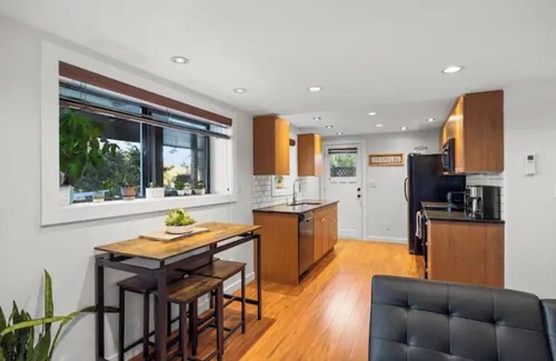 Langford House | Lakefront Escape & Water Access