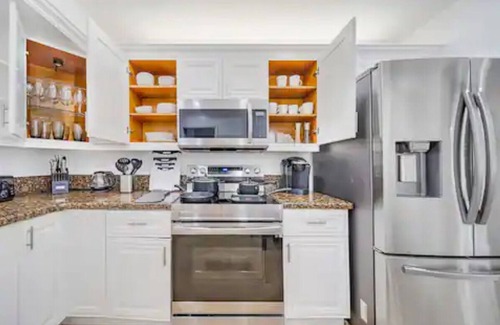 Cooper City House | Lakefront Estate Pool Home/Game Room 5BR/3 Suites