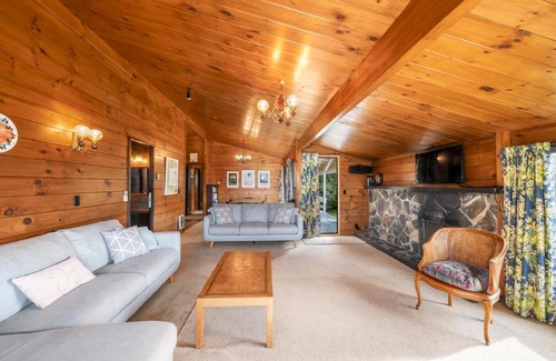 Kuratau House | Lakefront Gem - Kuratau Holiday Home