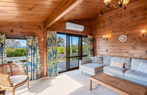 Kuratau House | Lakefront Gem - Kuratau Holiday Home