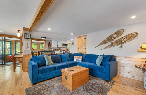 Wakefield House | Lakefront Getaway | Leaf Peepers | Bonfire Nights