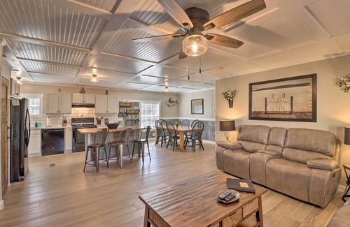 Greers Ferry Cabin | Lakefront Greers Ferry Cabin w/Covered Boat Slip!