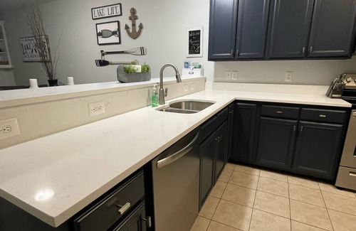 Huddleston Condo | Lakefront, ground level…book your summer vacay now!