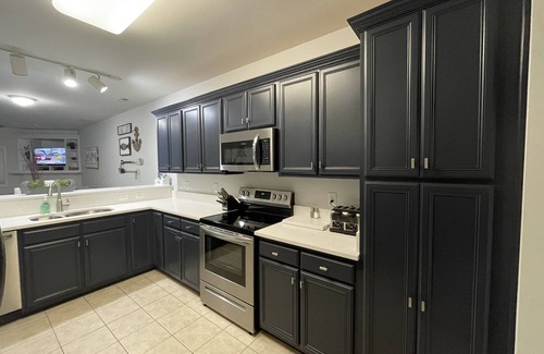 Huddleston Condo | Lakefront, ground level…book your summer vacay now!