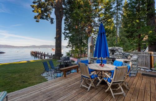 Homewood House | Lakefront Haven by AvantStay Minutes to Ski Resorts Private Dock