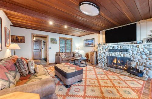 Homewood House | Lakefront Haven by AvantStay Minutes to Ski Resorts Private Dock
