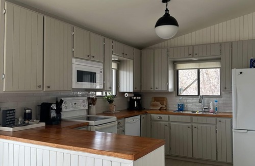 Okanagan-Similkameen Cottage | Lakefront Haven in Naramata