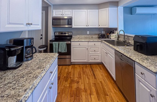 Crystal Beach House | Lakefront home, deck, dock, kayaks, wifi, TVs, views, central air, balcony