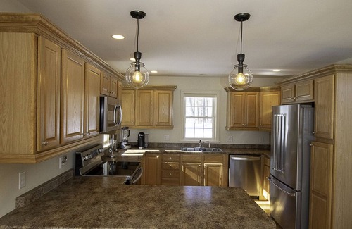 Raymond House | Lakefront Home on Beautiful Crescent Lake