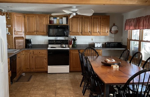 Oxford House | Lakefront home on the western shore of Thompson Lake