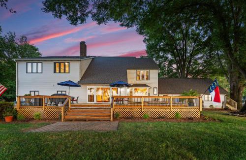 Mount Mourne House | Lakefront Home w Dock Game Room Hot Tub Ponderosa Peninsula by AvantStay