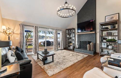 Mount Mourne House | Lakefront Home w Dock Game Room Hot Tub Ponderosa Peninsula by AvantStay