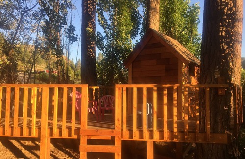 Okanagan-Similkameen House | Lakefront Home With 150 Feet of Private Beach In The Heart Of Wine Country