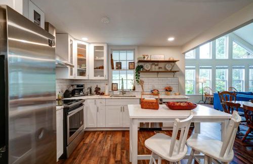 Jasper House | Lakefront Home with Private Dock - in Jasper GA