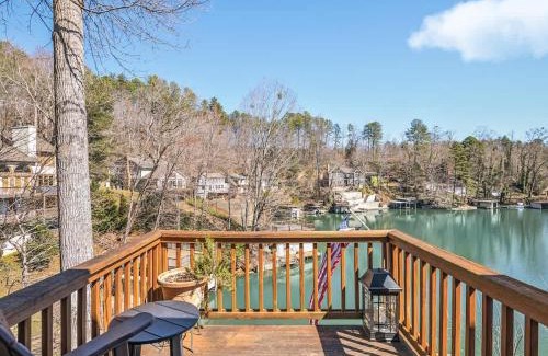 Garner Cove House | Lakefront House In A Quiet Cove - Kayaks Available
