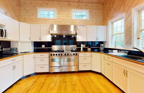 Nobleboro House | Lakefront house on Damariscotta Lake, perfect getaway
