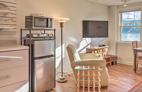 Dundee Apartment | Lakefront Keuka Lake Apt w/Seasonal Dock Access!