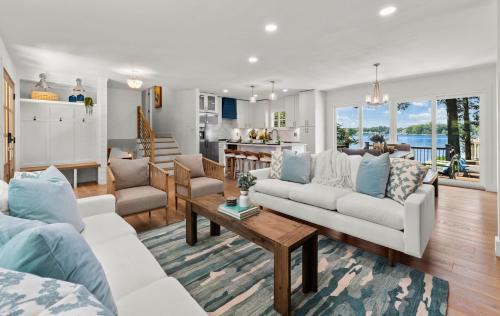 Mount Mourne House | Lakefront Living