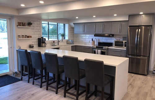 Shawnigan Lake House | Lakefront lower suite with sport court, Hot tub! Family Friendly and sleeps 8!