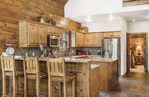 Indian Point Cabin | Lakefront Luxury Lodge 1 ~2mi to Silver Dollar City~HUGE Resort POOL~Dock~FREE amenities