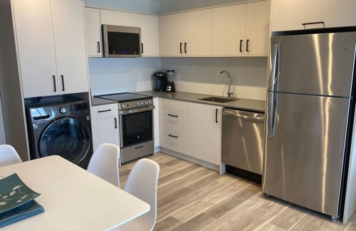 Okanagan-Similkameen Condo | Lakefront Nest Beach House Suite