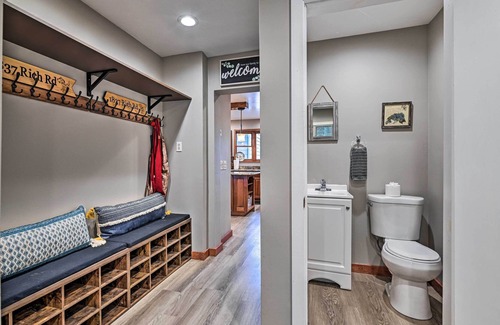 Oneonta House | Lakefront Oneonta Estate w/ Fire Pit + Deck!