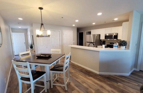 Kaiser Condo | Lakefront Parkview Bay 3BR/2bath Condo, 3 Pools