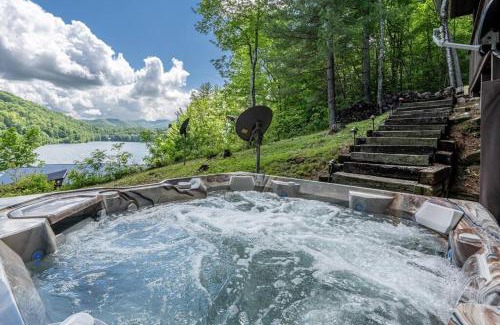 Aquone House | Lakefront Point Retreat on Nantahala Lake with Dock