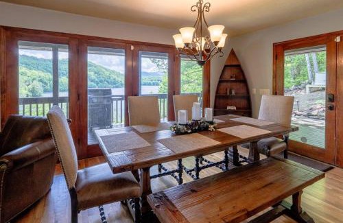 Aquone House | Lakefront Point Retreat on Nantahala Lake with Dock