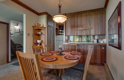 Tahoe Tavern House | Lakefront|Pool|Pier|Bouys|Pickleball|Walk to town