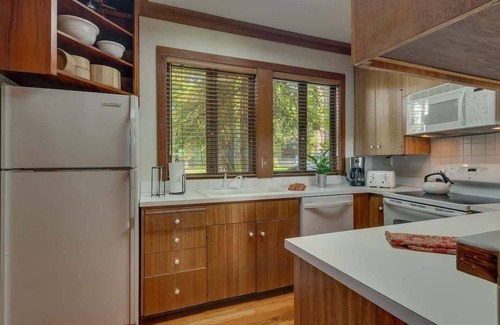 Tahoe Tavern House | Lakefront|Pool|Pier|Bouys|Pickleball|Walk to town