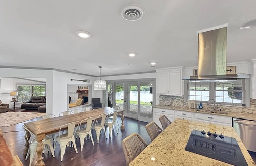 Rockwood House | Lakefront Retreat at Watts Bar - Private Dock - Hot Tub