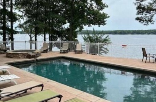 Reynolds Landing House | Lakefront Retreat!