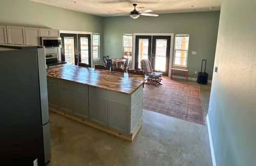 West Livingston House | Lakefront retreat with pickleball, boat launch, putting green, pool table & stunning lake views!
