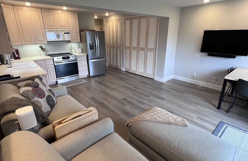 Chelan Condo | Lakefront Studio Condo~Step into the Lake at Spader Bay
