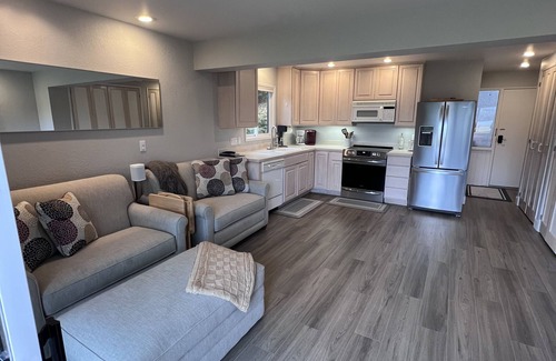 Chelan Condo | Lakefront Studio Condo~Step into the Lake at Spader Bay