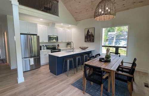 Friendsville Cottage | LAKEFRONT - TN Stud Cottage, Adjacent TN Mare Cottage