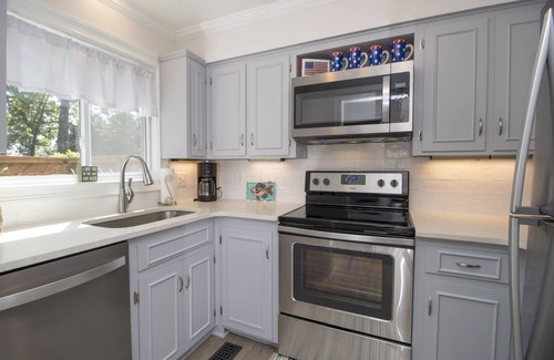Dadeville Villa | Lakefront Villa in StillWaters – Perfect for Relaxation & Adventure!