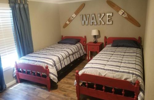 Mead House | Lakefront Wakezone - 37