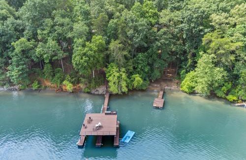 Toccoa House | Lakefront with Dock and Hot Tub
