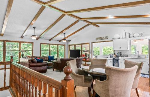 Toccoa House | Lakefront with Dock and Hot Tub