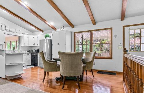 Toccoa House | Lakefront with Dock and Hot Tub