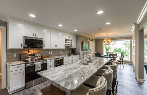 Bronston House | Lakefront Woodson Bend 115-4