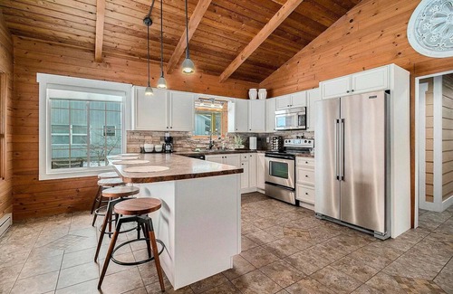 Shelby Cottage | Lakefront, Year-Round Stony Lake Hideaway