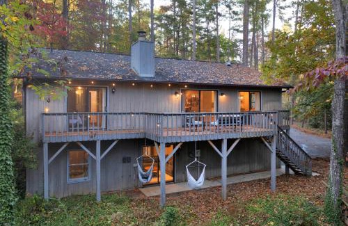 Seneca House | Lakehouse - 10min Clemson, Game Room, Private Dock