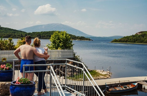 Pontoon Apartment | Lakehouse Apartment With Hot Tub & Sauna , Stunning Views On The Lake